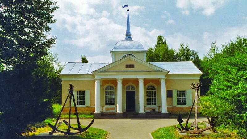 Музей-усадьба Ботик Петра I — точка маршрута «Город пятидесяти храмов и одного озера»