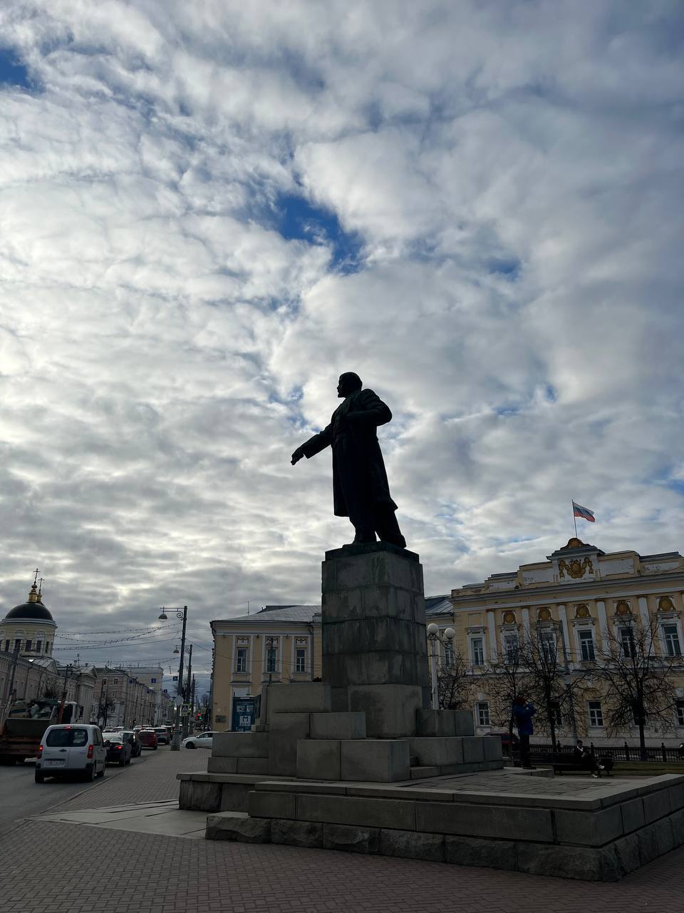 Площадь Ленина — точка маршрута «Прогулка по Миллионной»
