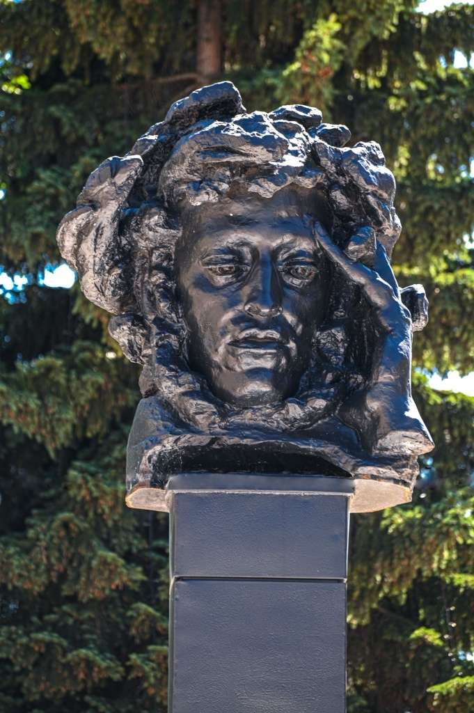 Бюст-памятник А.С. Пушкину — точка маршрута «Литературные страницы Твери»